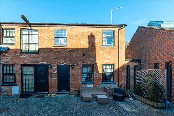 1 Bedroom Terraced House For Sale In Taylors Court, Silver Street, Newport Pagnell, Buckinghamshire, MK16