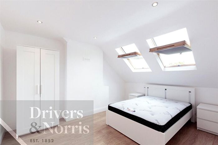 2 Bedroom Apartment To Rent In Northfield Road, Stamford Hill, London, N16