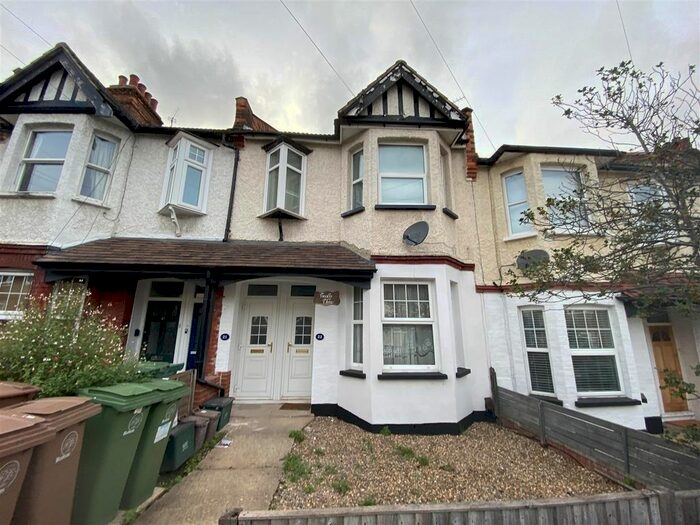 2 Bedroom Flat To Rent In Carshalton Grove, Sutton, SM1