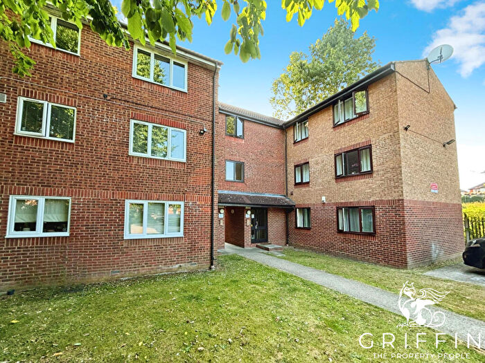 1 Bedroom Flat To Rent In Latimer Drive, Hornchurch, RM12