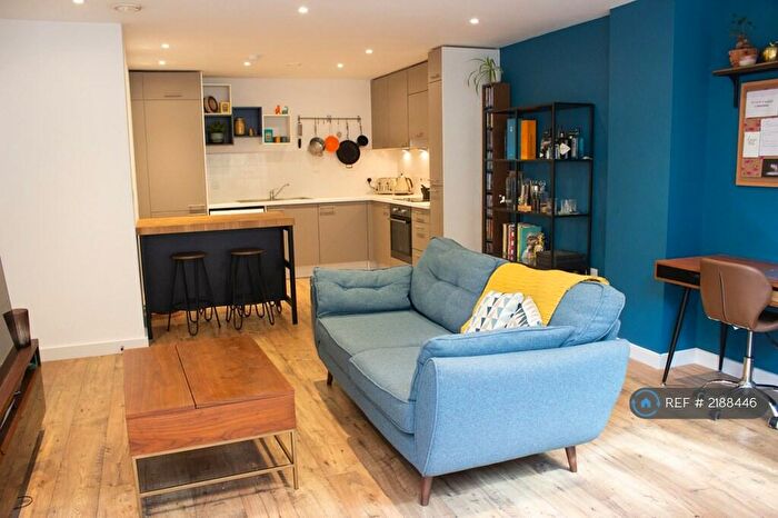 1 Bedroom Flat To Rent In Canonbury Road, London, N1