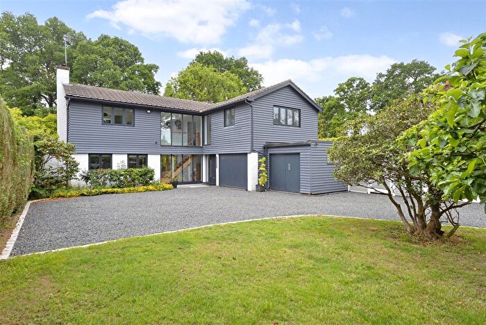4 Bedroom Property To Rent In Woodland Avenue, Cranleigh, GU6