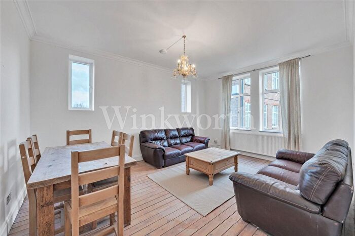 3 Bedroom Flat To Rent In Golders Green Road, London, NW11