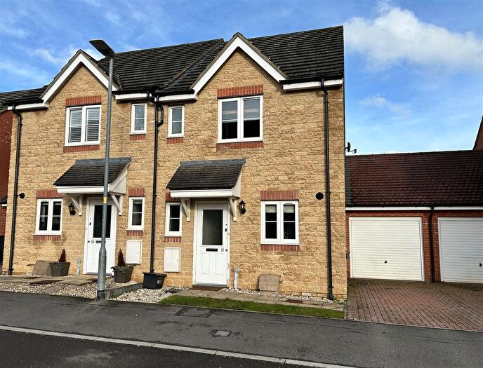 3 Bedroom Semi Detached House For Sale In The Gardens, Calne, SN11