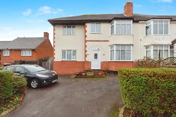 4 Bedroom Semi Detached House For Sale In Bradstock Road, Birmingham, B30