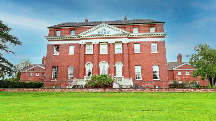 4 Bedroom Flat To Rent In Calcot Court, Calcot, Reading, RG31