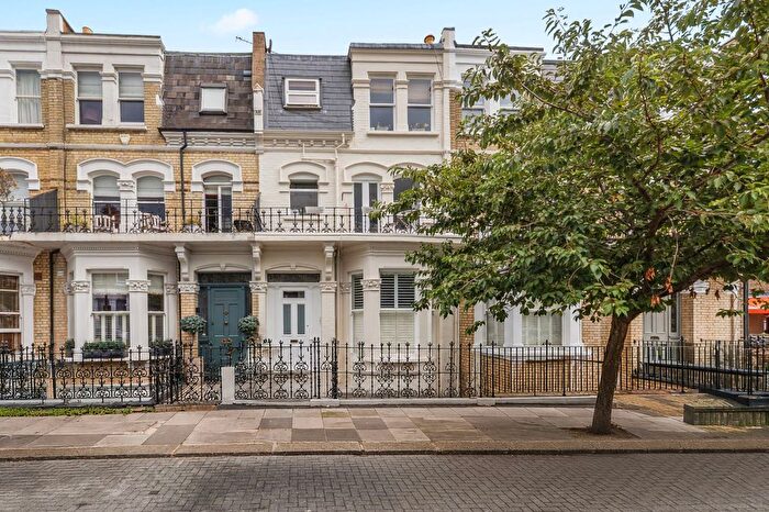1 Bedroom Flat For Sale In Rostrevor Road, Parsons Green, SW6