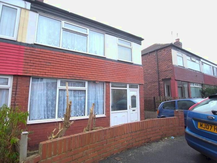 3 Bedroom Semi-Detached House To Rent In Grange Park Close, Oakwood, Leeds, LS8