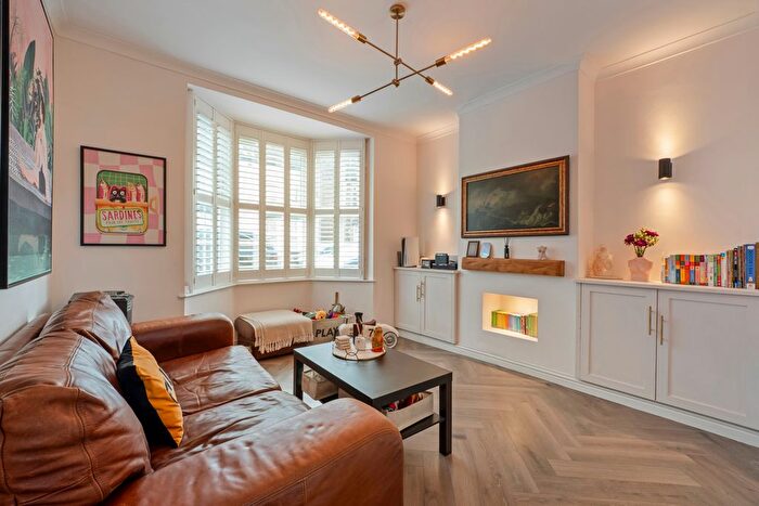 2 Bedroom Semi-detached House For Sale In Sutton, Surrey, SM1