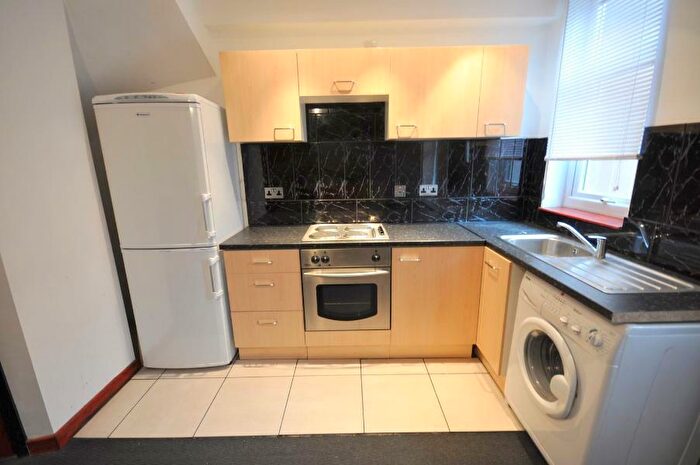 3 Bedroom Terraced House To Rent In Welton Mount, Hyde Park, Leeds, LS6