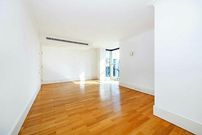 2 Bedroom Flat To Rent In Coleridge Gardens, Chesea, SW10