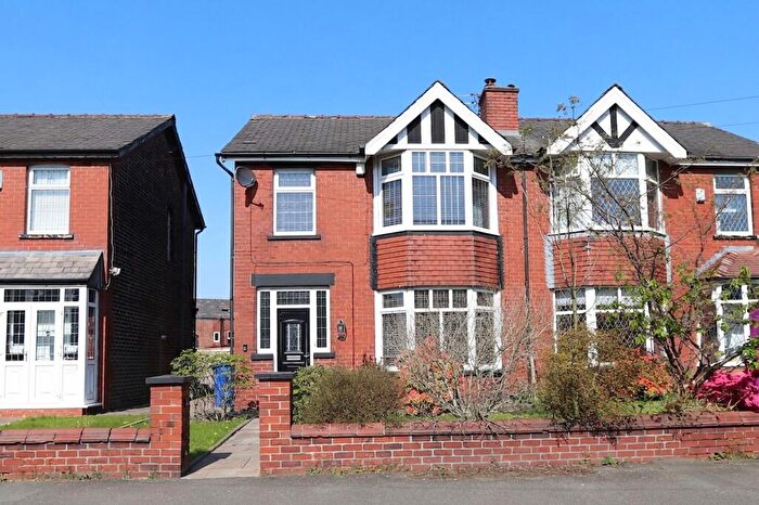 3 Bedroom Semi-Detached House For Sale In Radcliffe New Road, Whitefield, M45