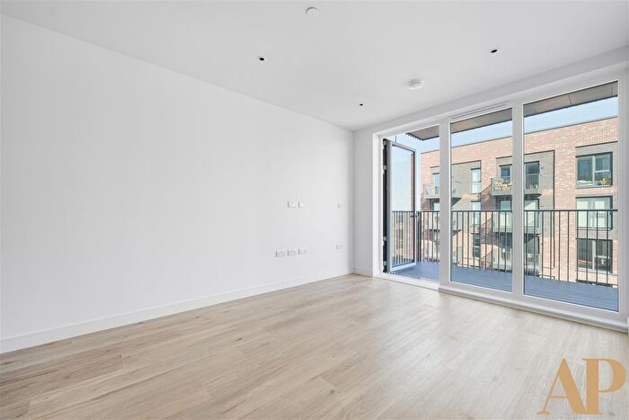 2 Bedroom Flat To Rent In Viola House, Southall, UB1