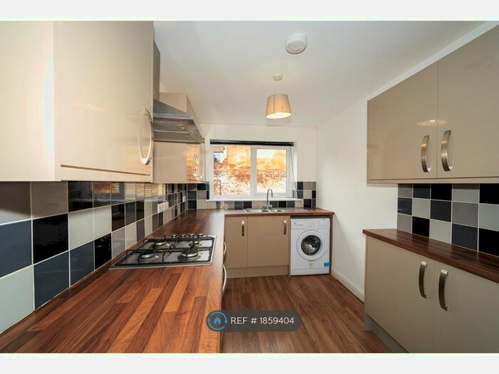 7 Bedroom Terraced House To Rent In Hudson Road, Southsea, PO5