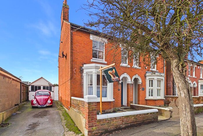 3 Bedroom Semi Detached House For Sale In Hamilton Road, Colchester, CO3