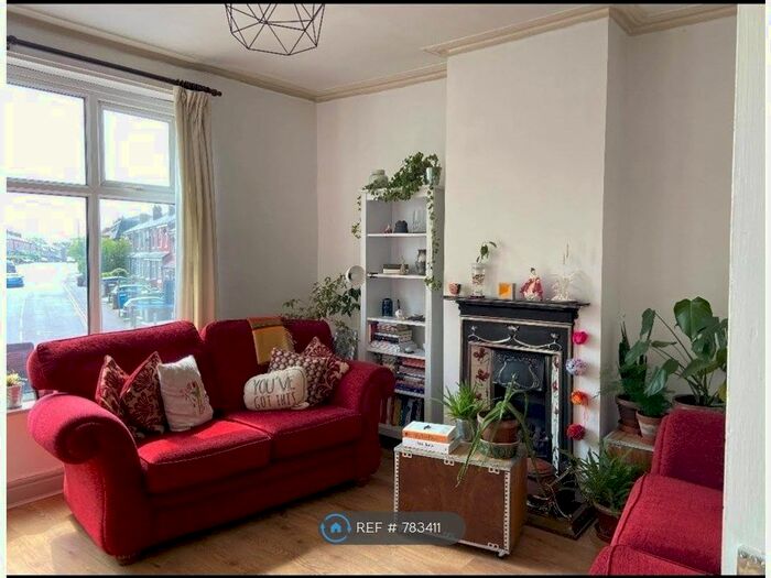 3 Bedroom Flat To Rent In Byrom Parade, Manchester, M19