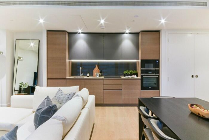 2 Bedroom Apartment To Rent In George Street, London, E14