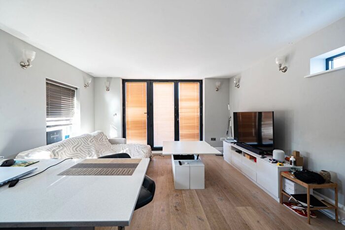 2 Bedroom Flat For Sale In Villiers Road, Dollis Hill, London, NW2