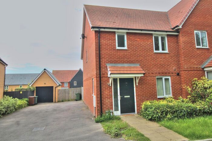 3 Bedroom Semi-Detached House To Rent In Smock Row, Hailsham, BN27