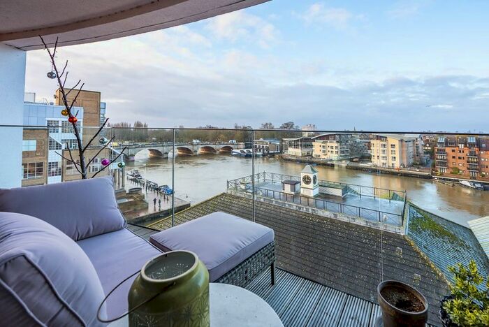 2 Bedroom Flat To Rent In Water Lane, Kingston Upon Thames, KT1