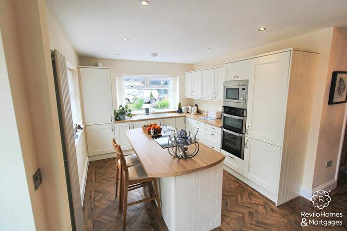 2 Bedroom Detached Bungalow For Sale In Glenmore Close, Bamford, OL11