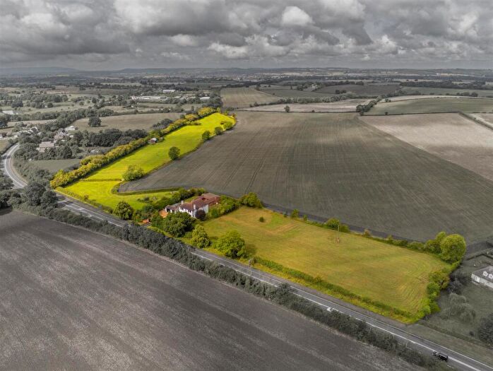 4 Bedroom Detached House For Sale In Stratford Road, Cranhill, B50