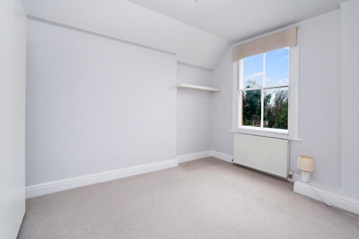 1 Bedroom Flat To Rent In Brighton Road, Surbiton, KT6
