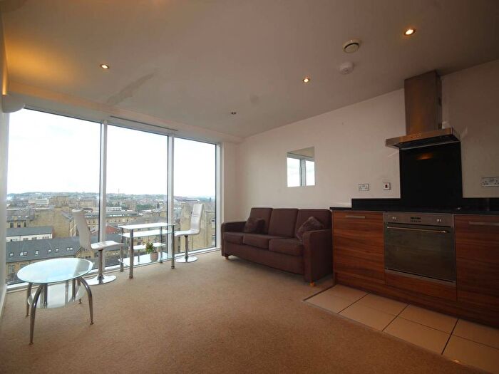 1 Bedroom Flat To Rent In The Gatehaus, Leeds Road, Little Germany, BD1