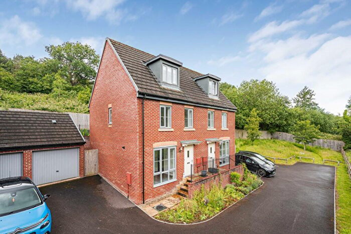 3 Bedroom Semi-Detached House For Sale In Bowbridge Wharf, Stroud, GL5