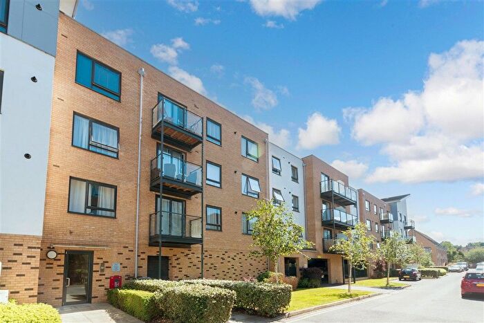 2 Bedroom Flat For Sale In Creek Mill Way, Dartford, Kent, DA1