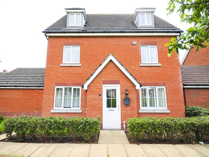 6 Bedroom House To Rent In Queen Bee Court, Hatfield, Hertfordshire, AL10