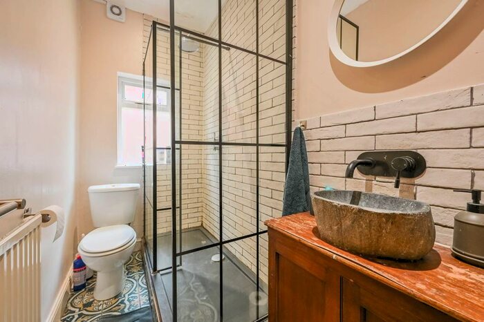 1 Bedroom Flat For Sale In Southwold Road, Clapton, London, E5