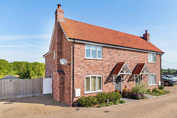 3 Bedroom Semi-Detached House For Sale In Woodland Valley, Great Bricett, IP7
