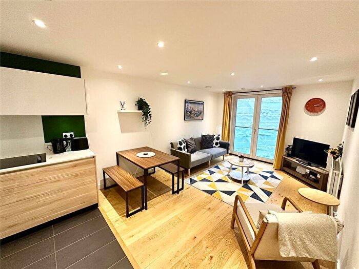 1 Bedroom Apartment For Sale In Devizes Street, London, N1