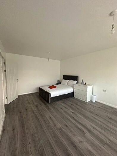 4 Bedroom Flat To Rent In Robinson Road, London, E2