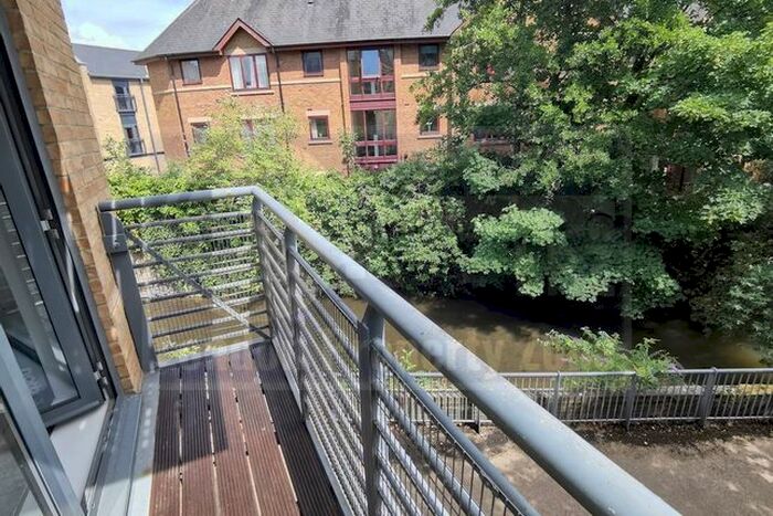 2 Bedroom Flat To Rent In Woodins Way, Oxford, OX1