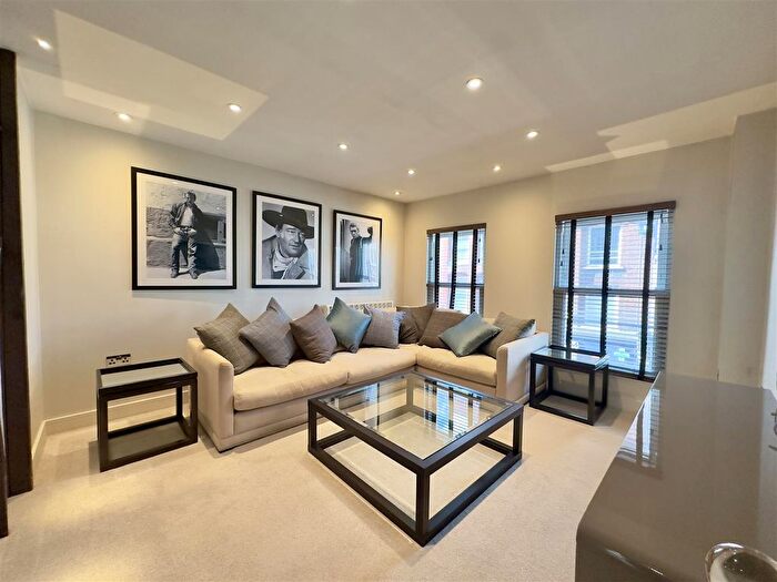 2 Bedroom Flat To Rent In George Street, Richmond, TW9