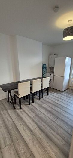 2 Bedroom Flat To Rent In Church Road, London, NW4