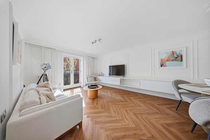 2 Bedroom Apartment For Sale In Village Street, Nottingham, NG12