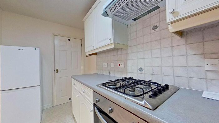 1 Bedroom Flat To Rent In Knightsbridge House, St Lukes Square, Guildford, GU1