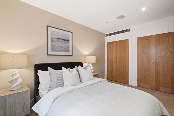 3 Bedroom Duplex For Sale In Drayton Gardens, London, SW10