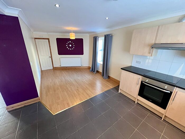 2 Bedroom Flat To Rent In Wellfield Road, Carmarthen, Carmarthenshire, SA31