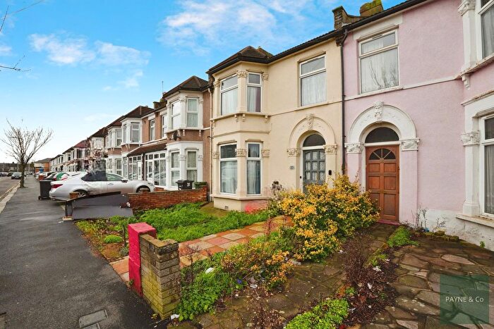 3 Bedroom Terraced House For Sale In Pembroke Road, Ilford, IG3