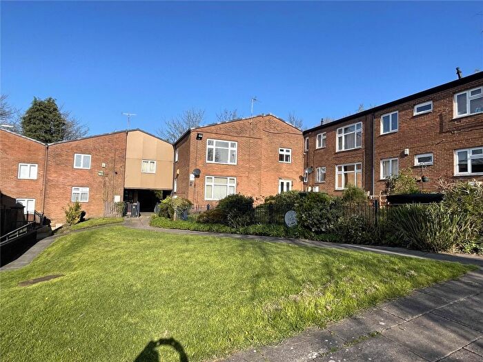 2 Bedroom Flat For Sale In Poplar Avenue, Horwich, Bolton, BL6