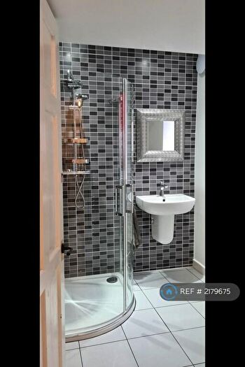 3 Bedroom Semi-Detached House To Rent In Broadlea Street, Leeds, LS13