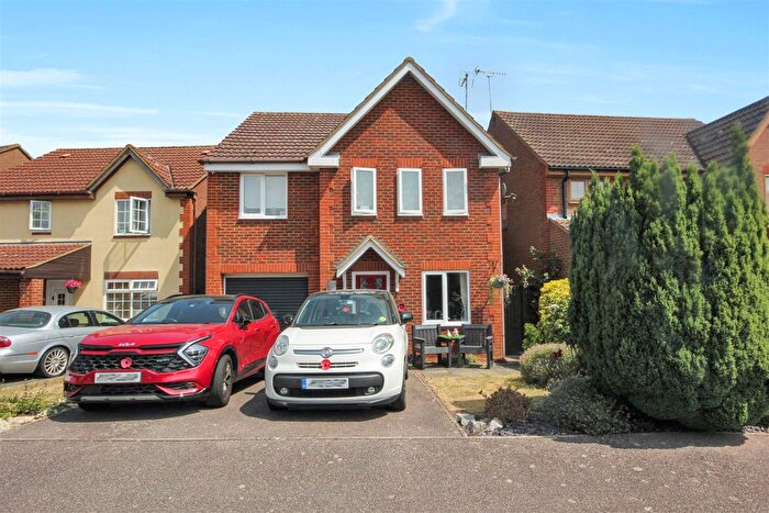 4 Bedroom Detached House For Sale In Lilac Grove, Rushden, NN10