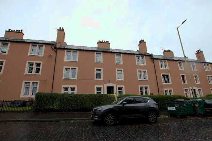 2 Bedroom Flat To Rent In Hospital Street, Dundee, DD3