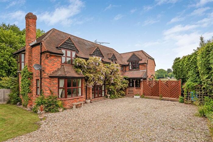 5 Bedroom Detached House For Sale In Paley Street, Maidenhead, SL6