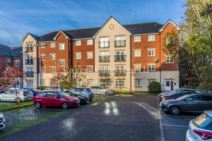 2 Bedroom Flat To Rent In Astley Brook Close, Bolton, BL1