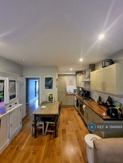 2 Bedroom Flat To Rent In Herne Hill, London, SE24